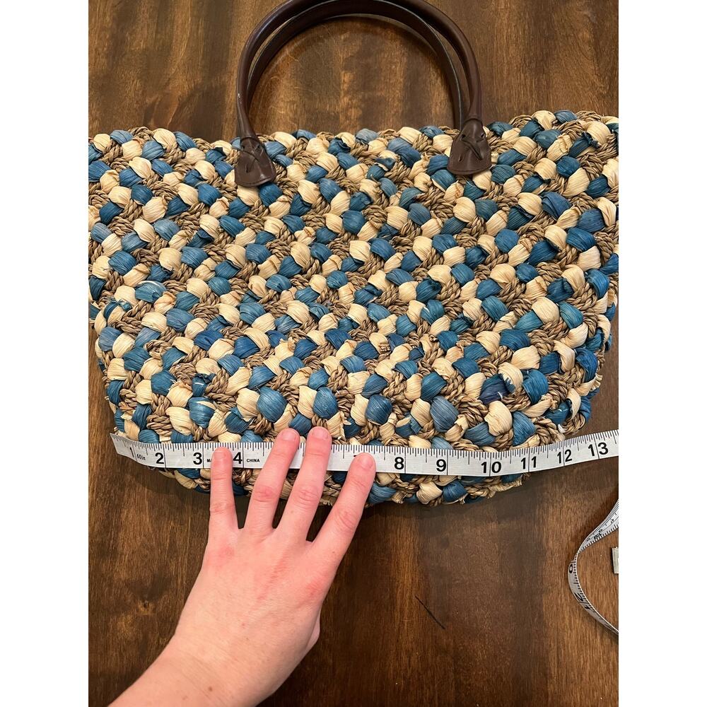 Bijoux Terner Women’s 100% Straw Woven Blue Tan Shoulder Purse - Picture 12 of 13